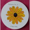 Carte ronde pour maîtresse, fleur jaune-orangé, style marguerite