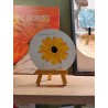 Carte ronde pour maîtresse, fleur jaune-orangé, style marguerite