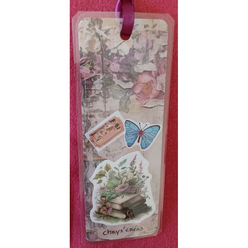 Marque-page scrapbooking, livres, fleurs, papillons 1