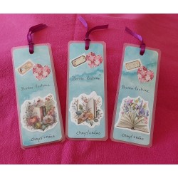 Marque-page,scrapbooking, livres, fleurs, cœur, fond bleu