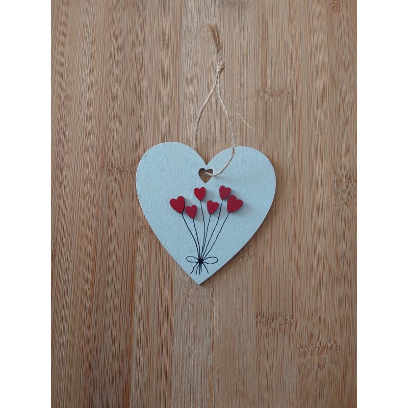 Cœur blanc en bois, 6 ballons coeurs en bois rouges